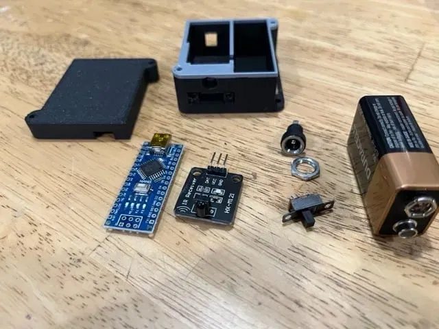 Vỏ Arduino Nano V1 với ngăn chứa pin 9V và cảm biến IR - Image 10