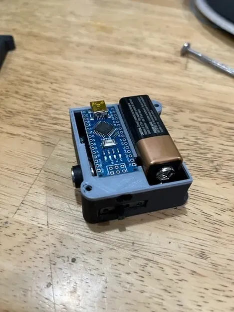 Vỏ Arduino Nano V1 với ngăn chứa pin 9V và cảm biến IR - Image 11