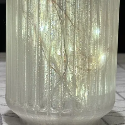 Bình hoa phong cách hiện đại giữa thế kỷ