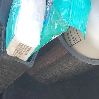 Giá đỡ đồ dùng cần thiết cho ô tô