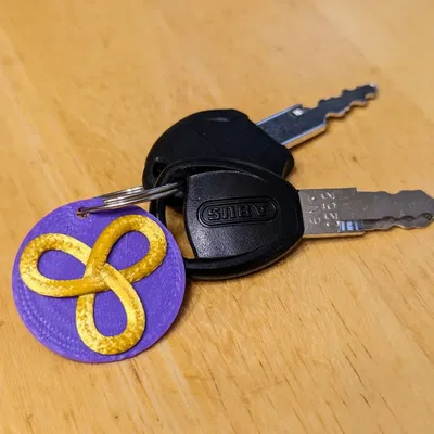 Móc khóa Triquetra (Trinity Knot) hai tông màu đơn giản