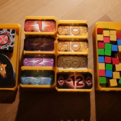 Hộp lưu trữ token cho trò chơi Galaxy Trucker kỷ niệm 5