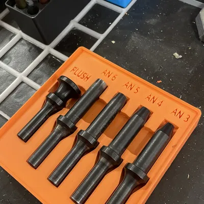 Khay tổ chức bộ súng bắn đinh cho máy bay