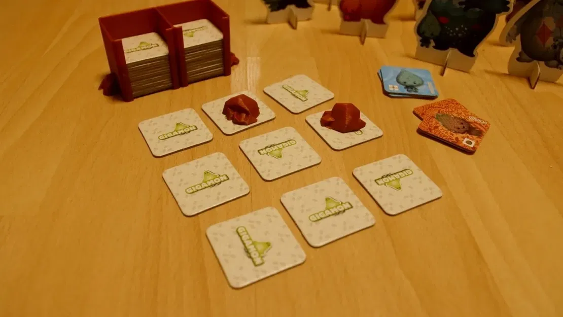 Giá đỡ thẻ Gigamons và 3 viên đá trong trò chơi bàn - Image 1