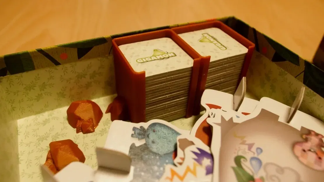 Giá đỡ thẻ Gigamons và 3 viên đá trong trò chơi bàn - Image 3