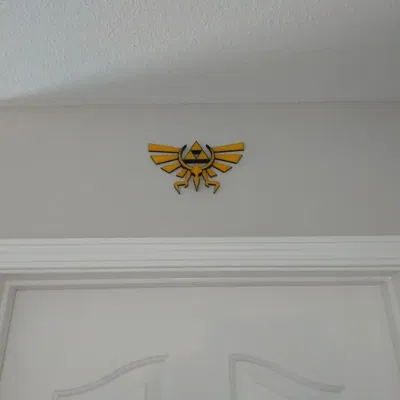 Crest Hylian treo tường trong Legend of Zelda