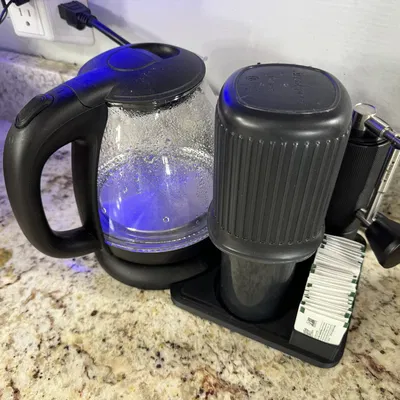 Trạm pha cà phê AeroPress và máy xay tay đơn giản