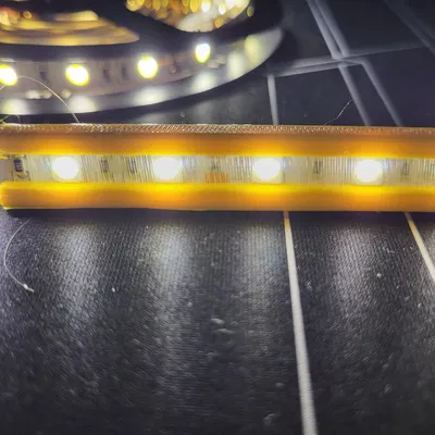 Giá đỡ cho đèn LED với vỏ bảo vệ trong suốt