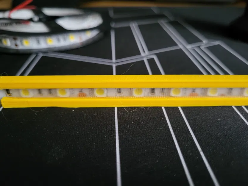 Giá đỡ cho đèn LED với vỏ bảo vệ trong suốt - Image 3