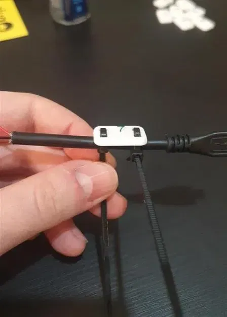 Nhãn thẻ cáp có lỗ cho dây cáp - Image 3