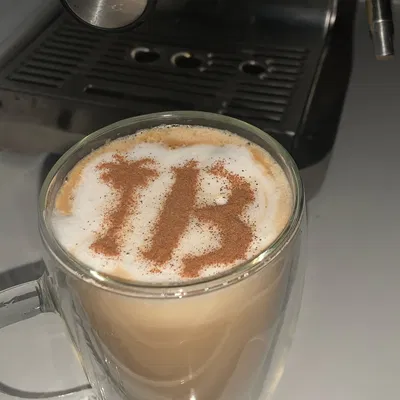 Khuôn in bột quế Bitcoin California cho latte