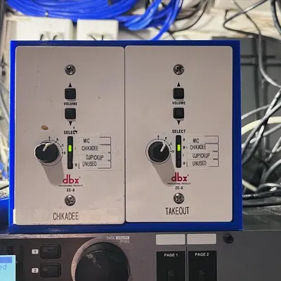 Hộp gắn bề mặt 2-Gang cho điều khiển từ xa DBX ZC8