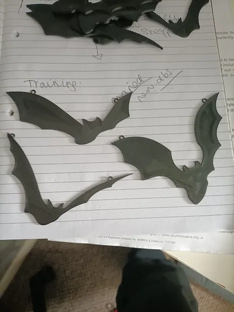 Silhouette con dơi với các vòng lặp độc đáo - Image 1