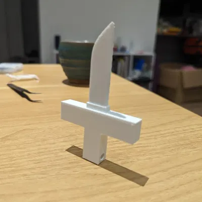 Chìa khóa tag hình dao Mihawk trong One Piece