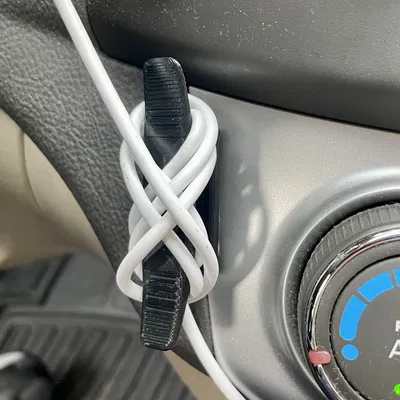 Giá đỡ dây sạc cho xe hơi và xe tải