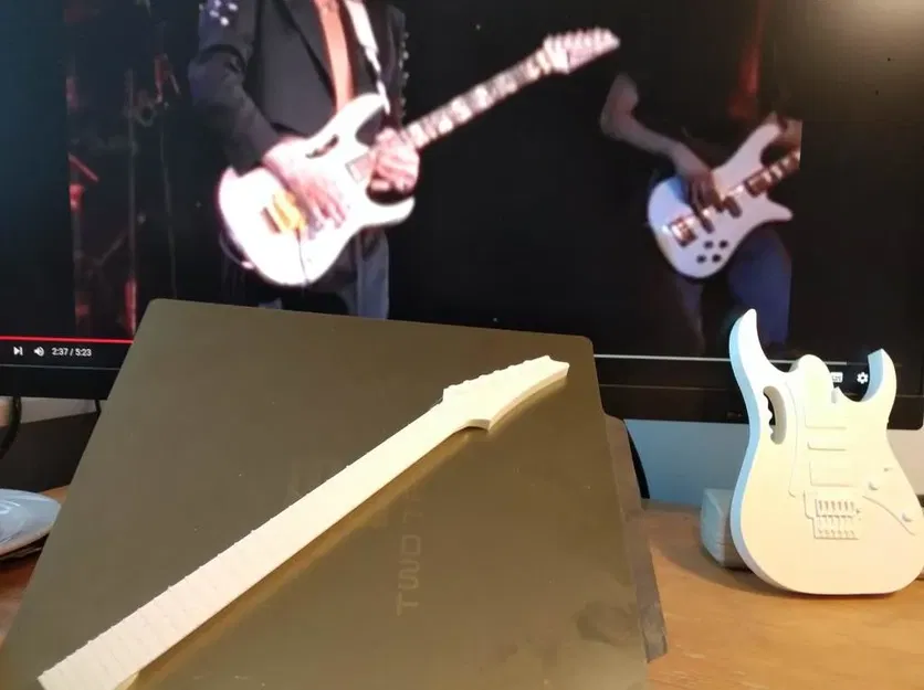 Mô hình guitar mini Ibanez Jem của Stevies Vai - Image 8