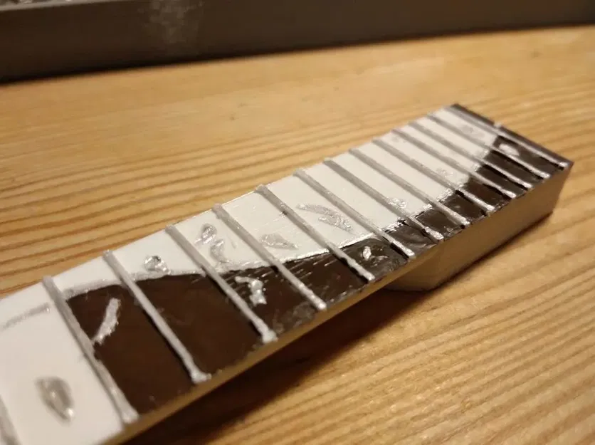 Mô hình guitar mini Ibanez Jem của Stevies Vai - Image 9