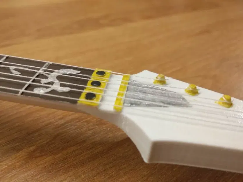 Mô hình guitar mini Ibanez Jem của Stevies Vai - Image 11