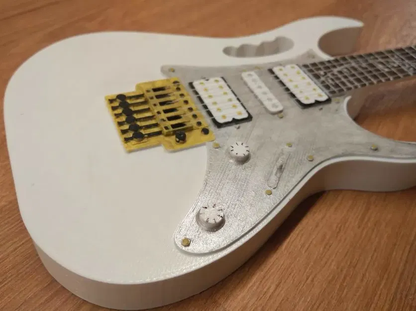 Mô hình guitar mini Ibanez Jem của Stevies Vai - Image 12