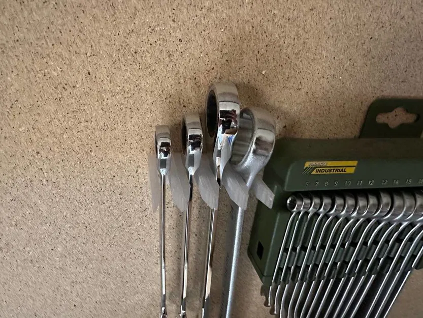 Giá đỡ dụng cụ với ốc vít 3x20 cho máy móc - Image 1