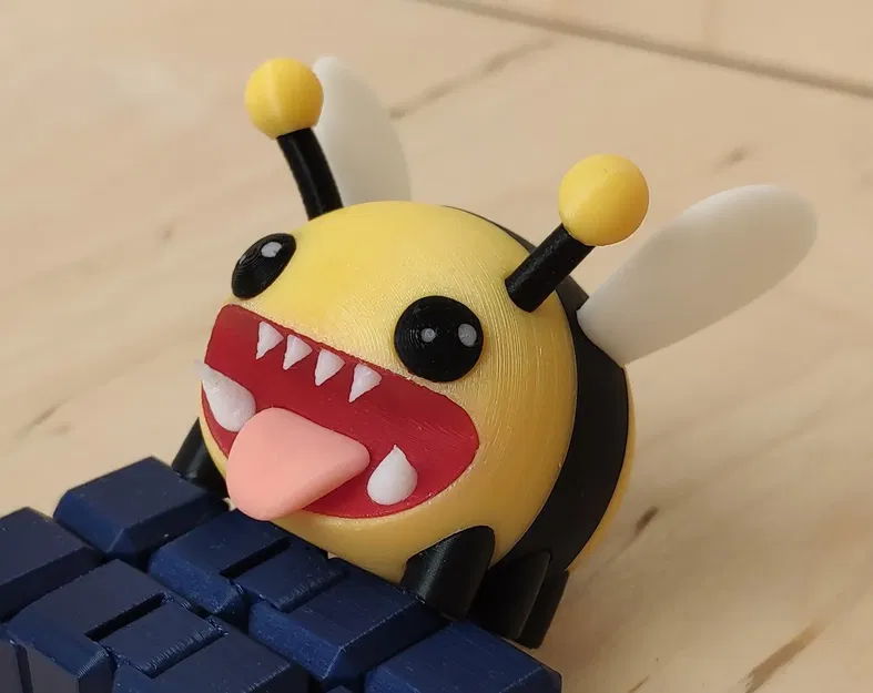 Con ong dễ thương treo trang trí Thicc bee split - Image 1