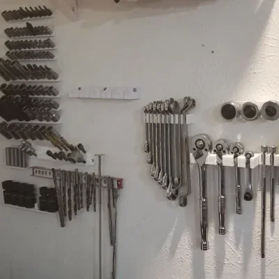 Giá đỡ ổ cắm và cờ lê treo tường