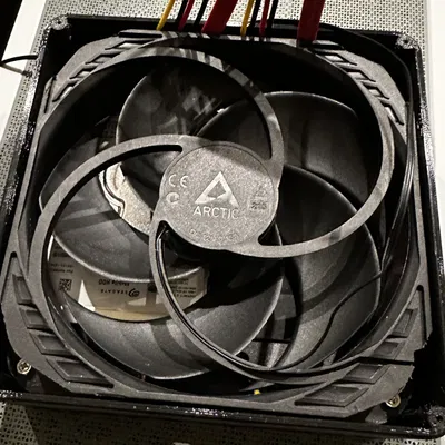 Hệ thống làm mát dưới đáy cho Minisforum HM90