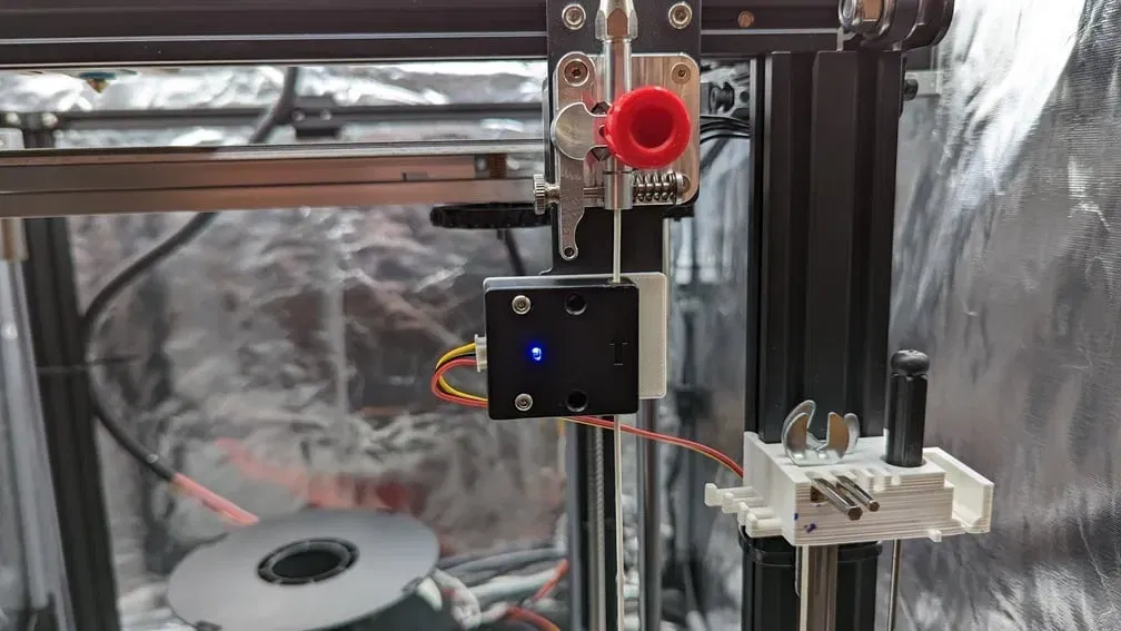 Giá đỡ cảm biến filament cho extruder Micro Swiss trên Ender 5 - Image 4