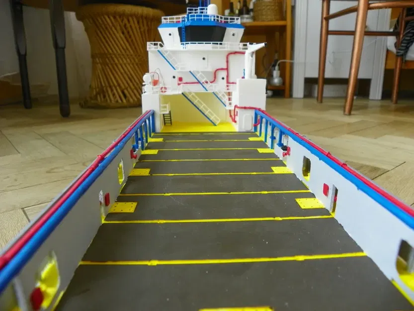 Mô hình tàu PSV Offshore Vessel tỉ lệ 1:100 - Image 9