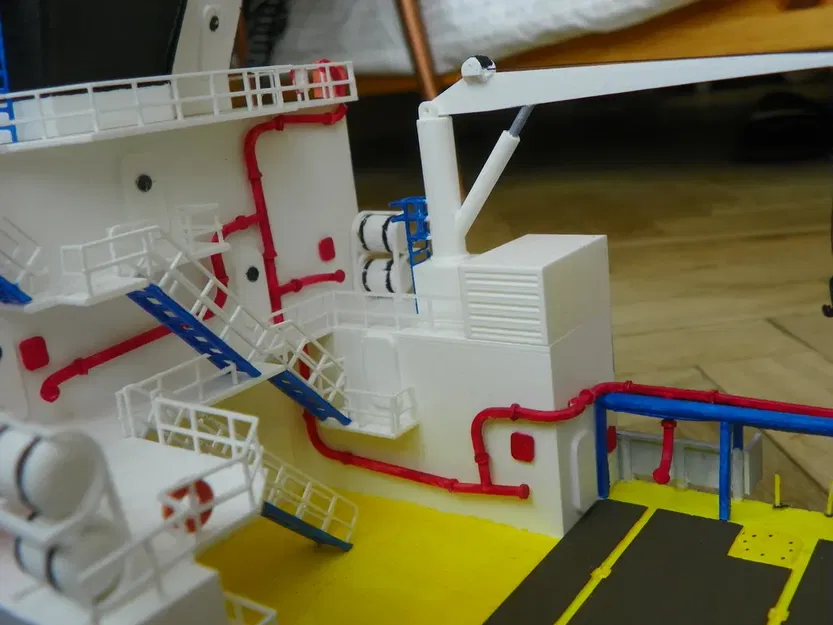 Mô hình tàu PSV Offshore Vessel tỉ lệ 1:100 - Image 15