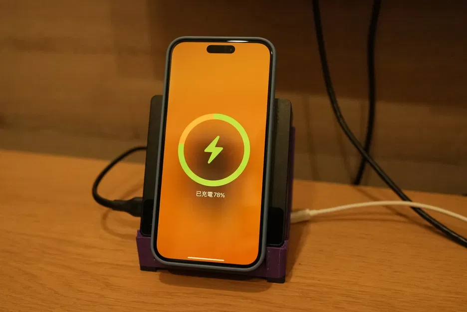 Giá đỡ sạc ISDT POWER 200 với chế độ StandBy cho iPhone - Image 4