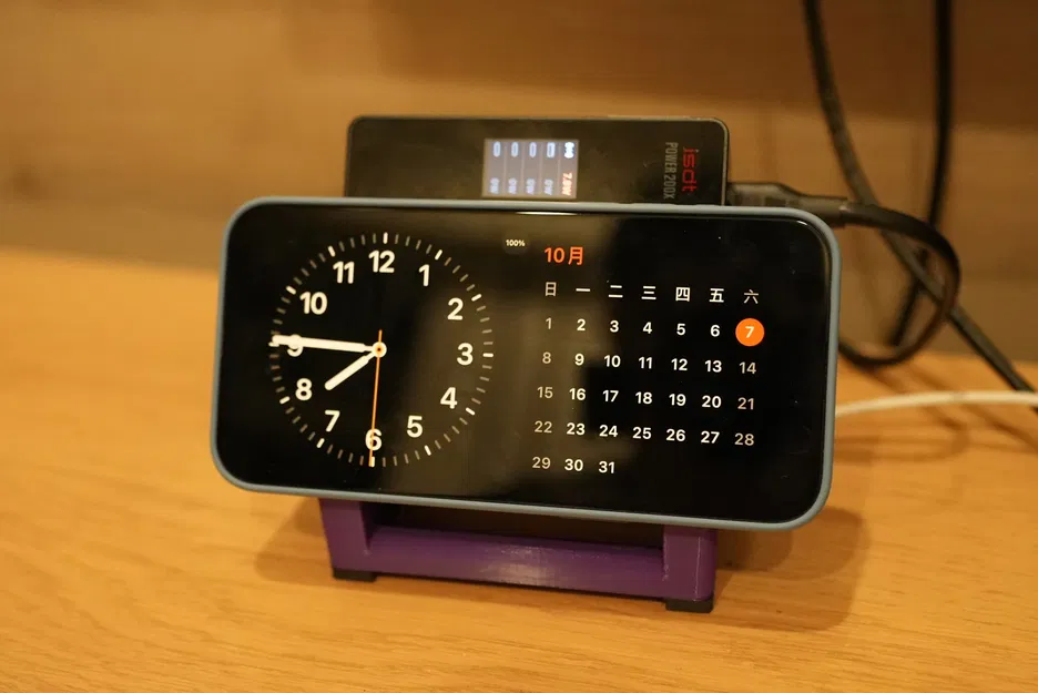 Giá đỡ sạc ISDT POWER 200 với chế độ StandBy cho iPhone - Image 5