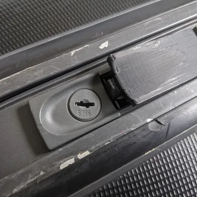 Thay thế chốt hành lý Samsonite cho vali cũ