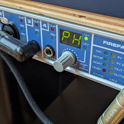 Thay thế núm điều khiển cho giao diện âm thanh RME Fireface UC