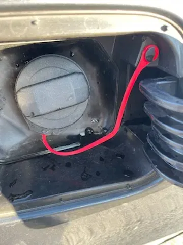 Dây đeo nắp bình xăng cho Skoda Superb 2 - Image 1