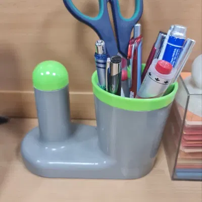 Giá đỡ bút hình mũ Lich King trong Warcraft