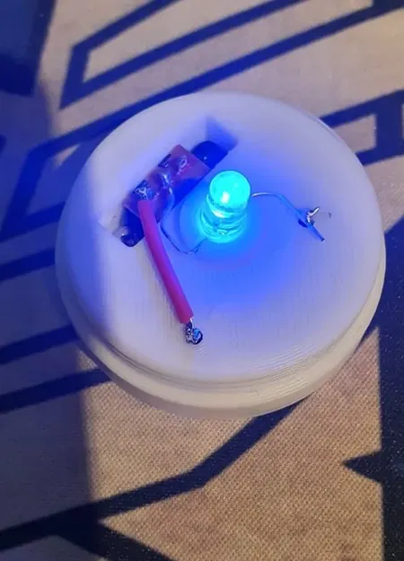 Đèn LED pha lê có pin CR2032 và công tắc tích hợp - Image 6