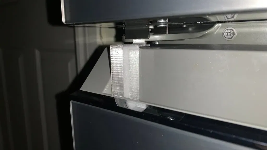 Khóa ngăn chứa thực phẩm cho tủ lạnh GE CAFE chống mèo - Image 4