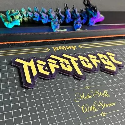Biểu tượng và chữ cái NerdForge trong mô hình 3D