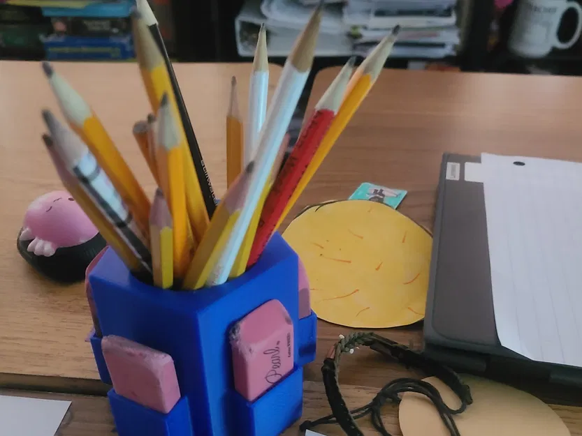 Giá đỡ bút chì và tẩy với 5 ngăn tẩy hồng - Image 1