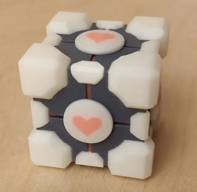 Khối lập phương bạn đồng hành từ trò chơi Portal - Image 2