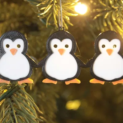 Trang trí cây thông Noel với 3 chú chim cánh cụt dễ thương