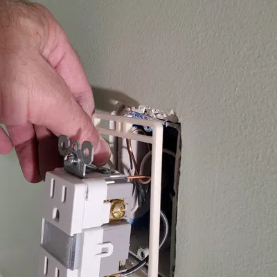 Spacer điều chỉnh cho hộp điện không đều