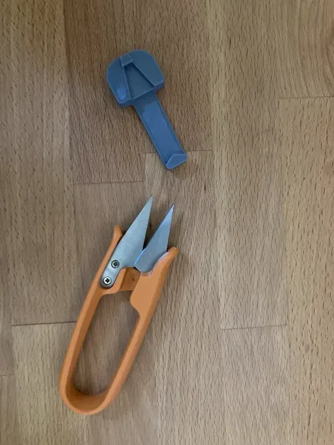 Bọc bảo vệ kéo cắt chỉ Fiskars để bảo quản an toàn - Image 1