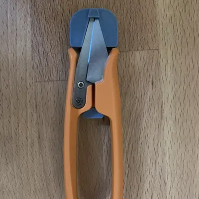 Bọc bảo vệ kéo cắt chỉ Fiskars để bảo quản an toàn