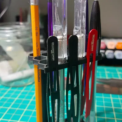 Giá đỡ cọ vẽ nổi cho bàn làm việc