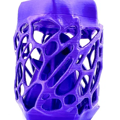 Ma dễ thương trong lồng trang trí Halloween