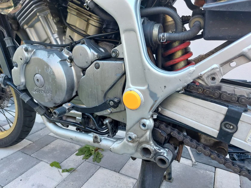 Nắp chụp bolt cho Honda Africa Twin RD04 - Image 1