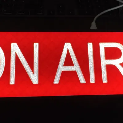 Hộp đèn ON AIR với đèn LED dải tự dính