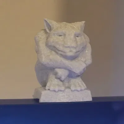 Tượng gargoyle mini để trang trí màn hình máy tính